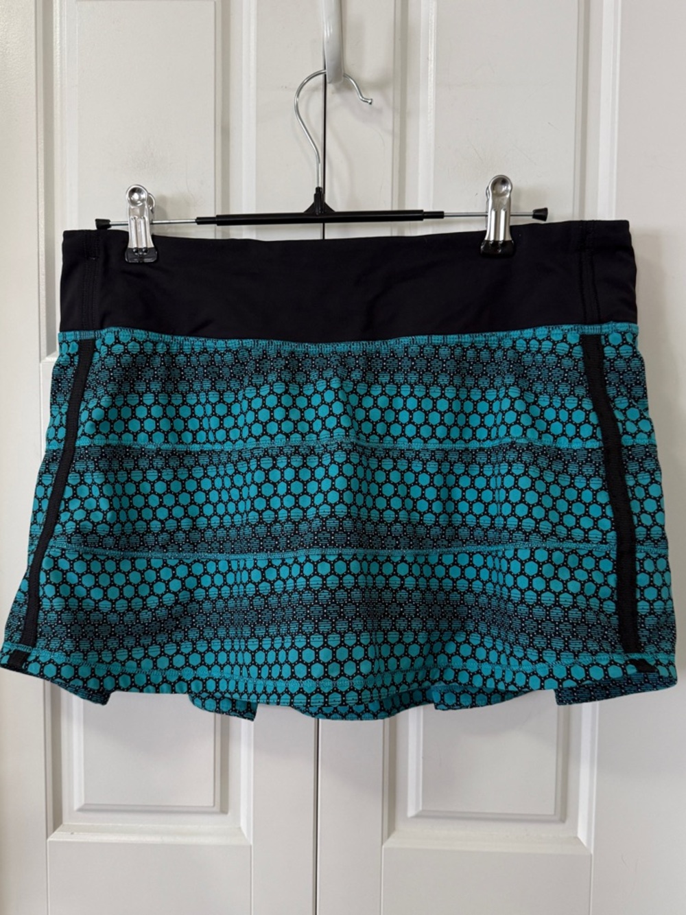Lululemon Athletic Skirt – Size 8 (Teal Pattern)